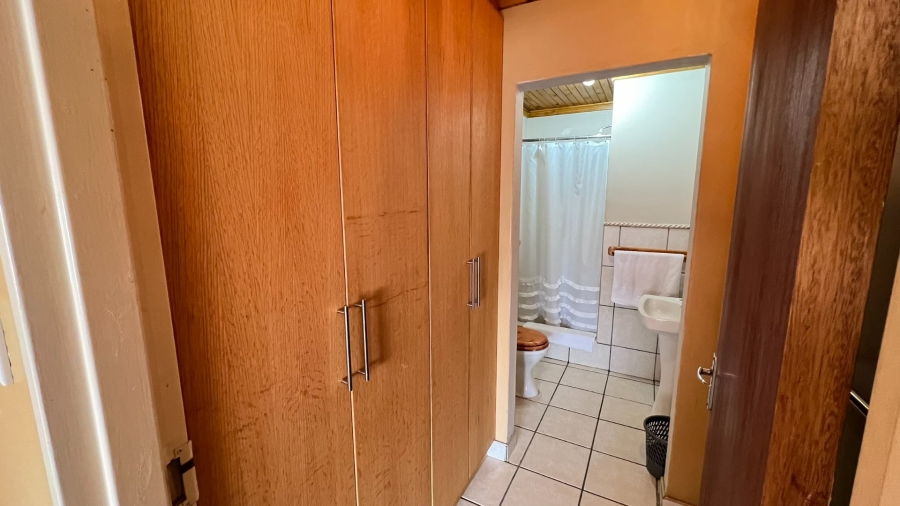 4 Bedroom Property for Sale in Langenhovenpark Free State